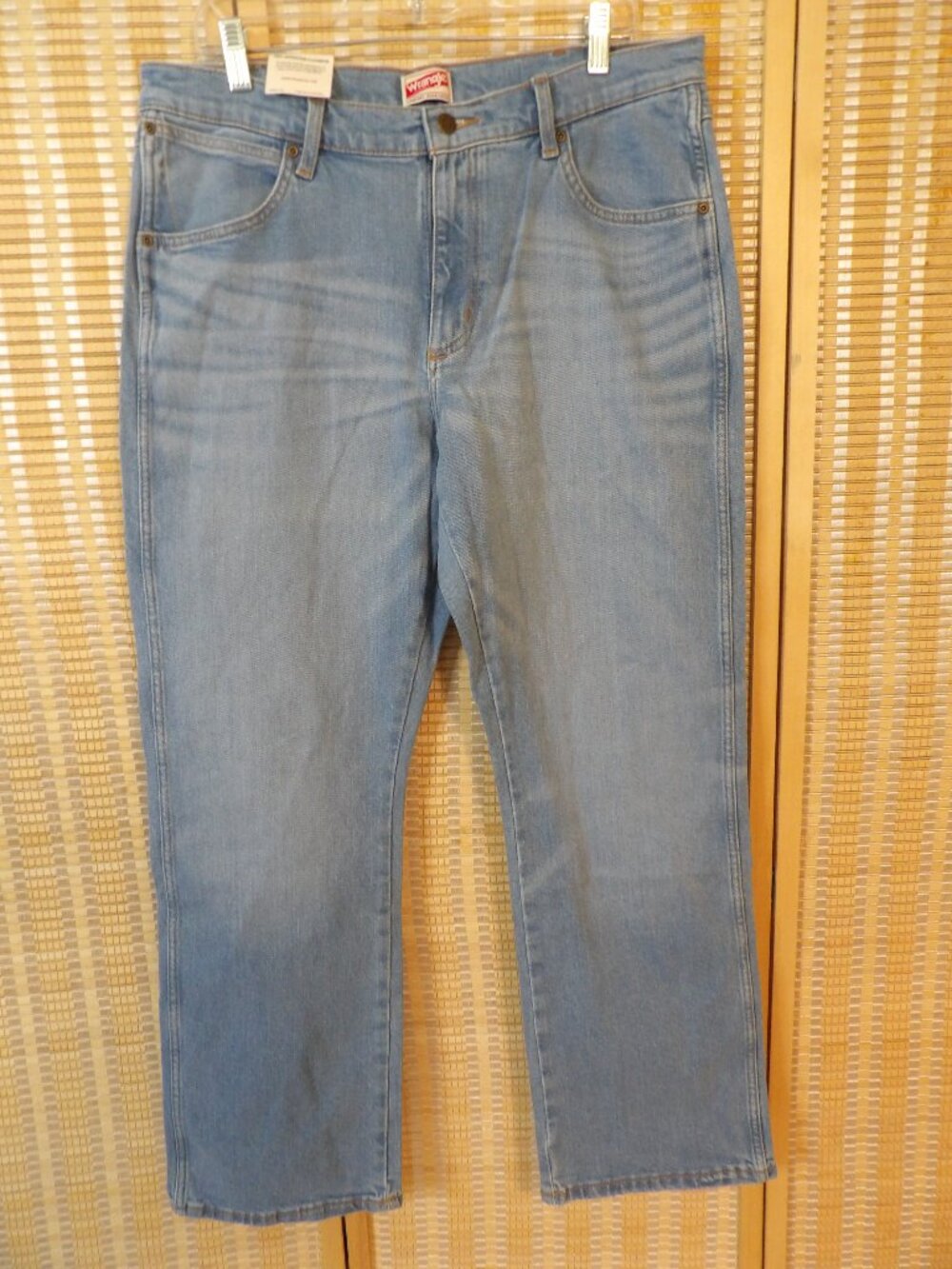 NWT Men's Wrangler 34x30 Boot Cut Relaxed Fit Stretch Blue Denim Jeans